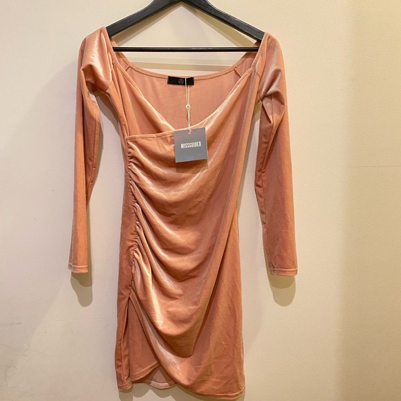 MISSGUIDED Bardot wrap long sleeve velvet dress - Picture 3 of 3
